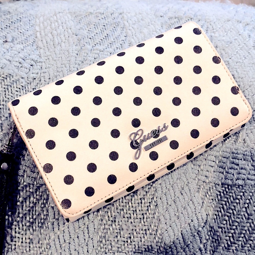 GUESS clutch w/ detachable wrist strap